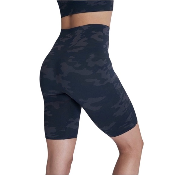 Spanx Look At Me Now Bike Shorts Camo Size Medium - Picture 1 of 4